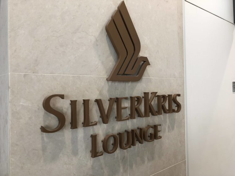 singapore airlines silverkris lounge hong kong logo