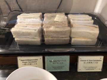 singapore airlines silverkris lounge hong kong sandwiches