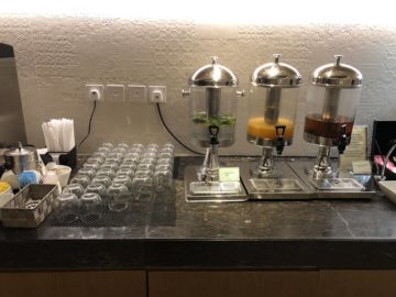 singapore airlines silverkris lounge hong kong sefte wasser