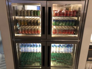 singapore airlines silverkris lounge hong kong softdrinks