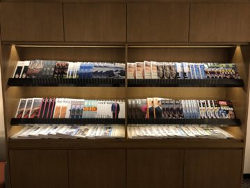 singapore airlines silverkris lounge hong kong zeitschriften