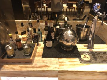 singapore airlines silverkris lounge terminal 2 hochprozentiger alkohol