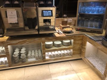 singapore airlines silverkris lounge terminal 2 kaffeemaschine