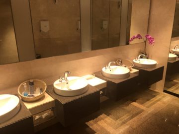 singapore airlines silverkris lounge terminal 2 waschbecken