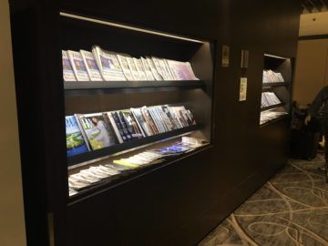 singapore airlines silverkris lounge terminal 2 zeitschriften