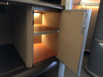 singapore airlines first class 777 verstaufach