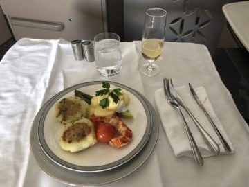 singapore airlines neue first class a380 egg benedict