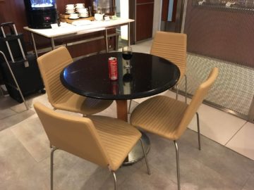 singapore krisflyer gold lounge terminal3 esstisch
