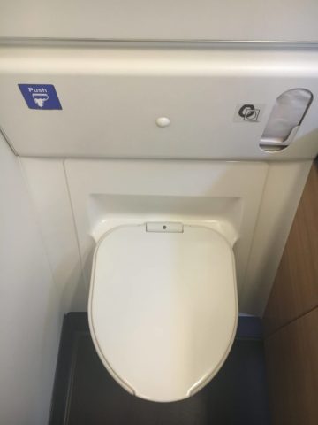 swiss business class 777 300er bad 2 e1553290841755