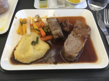 swiss business class 777 300er essen hauptgang 1
