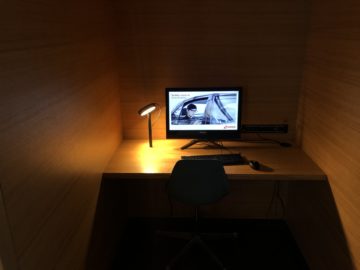 swiss business lounge zurich e gates arbeitsplatz mit monitor