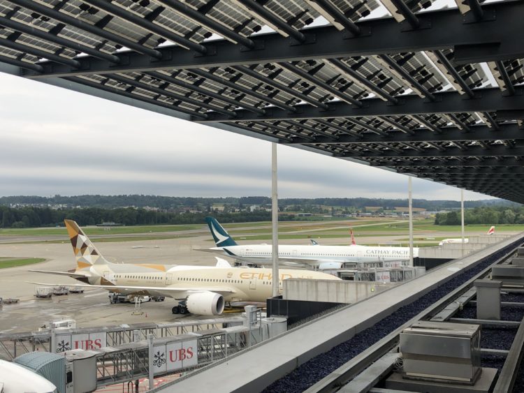 swiss business lounge zurich e gates balkon