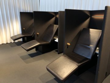 swiss business lounge zurich e gates liegen zum entspannen