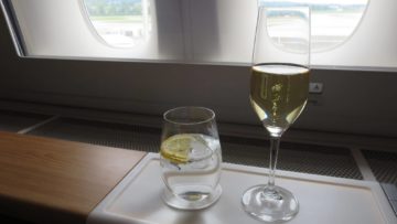 swiss first class boeing 777 300er champagner 2