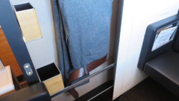 swiss first class boeing 777 300er schrank 3