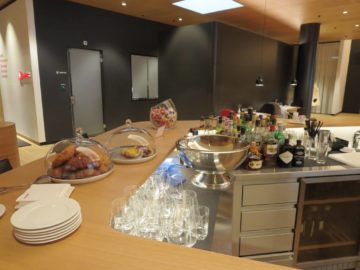 swiss first class lounge zuerich a bar 6