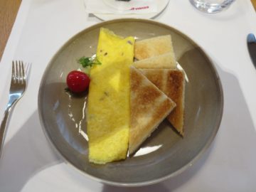 swiss first class lounge zuerich a fruehstueck 2