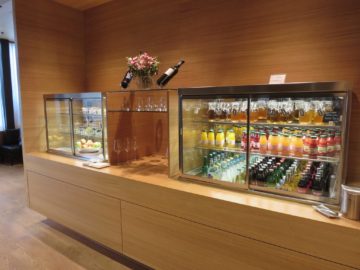 swiss first class lounge zuerich a restaurant selbstbedienung