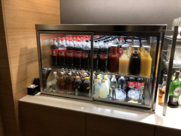 swiss senator lounge zurich a gates saefte getraenke