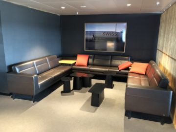 swiss senator lounge zurich a gates sofa oben