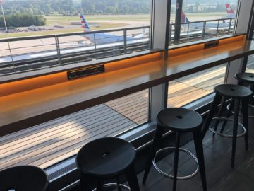 swiss senator lounge zuerich airport gates e barhocker