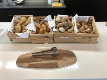 swiss senator lounge zuerich airport gates e brotauswahl
