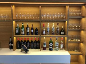 swiss senator lounge zuerich airport gates e hochprozentiger alkohol