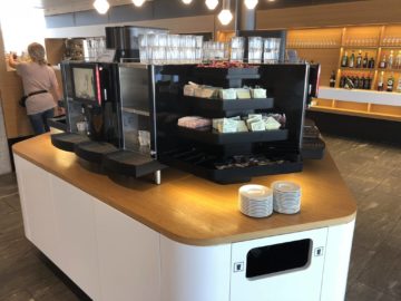 swiss senator lounge zuerich airport gates e kaffeemaschine