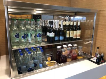swiss senator lounge zuerich airport gates e sekt wasser