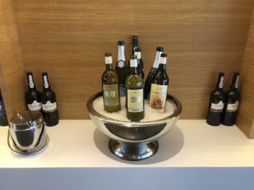 swiss senator lounge zuerich airport gates e weinauswahl