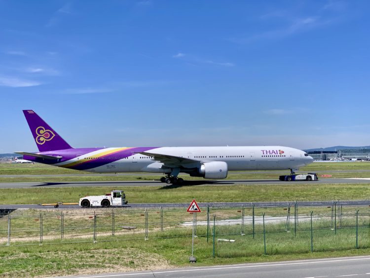 thai airways boeing 777 300er flugzeug frankfurt flughafen