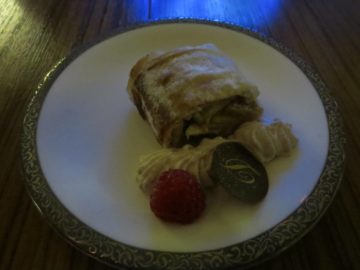thai airways first class boeing 747 essen strudel