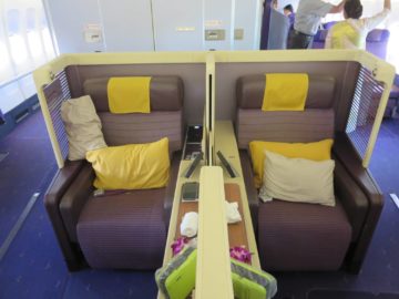 thai airways first class boeing 747 mittelsitze 1