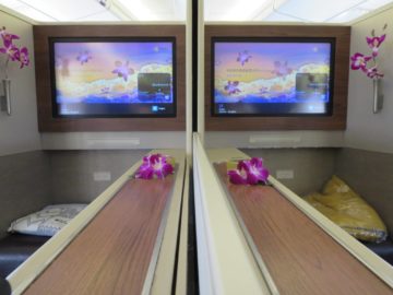 thai airways first class boeing 747 seitenablage