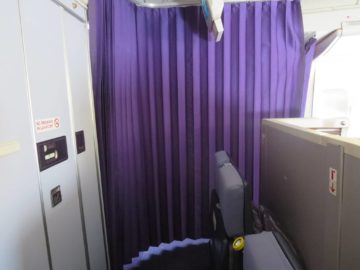 thai airways first class boeing 747 vorhang