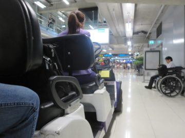 thai airways first class lounge bangkok buggy 2