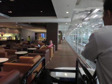 thai airways first class lounge bangkok buggy 4