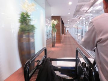 thai airways first class lounge bangkok buggy 5