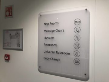 the loft by brussels airlines schild hinterer bereich