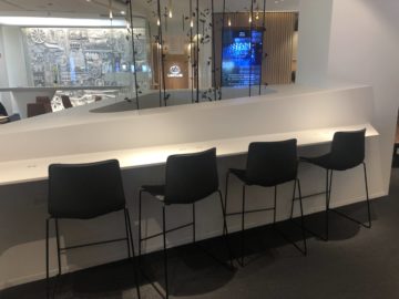 the loft by brussels airlines tresenstuehle