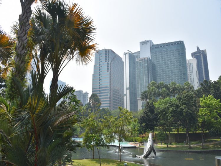 traders hotel kuala lumpur exterior view