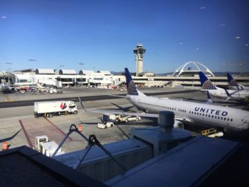 united polaris lounge los angeles apron view 1