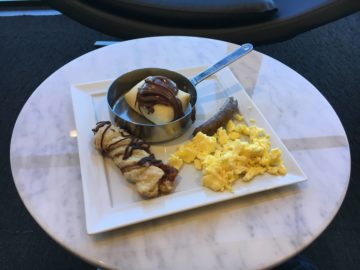 united polaris lounge los angeles buffet fruehstueck 1