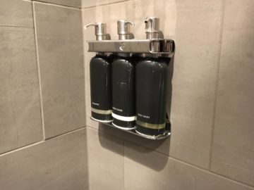 united polaris lounge los angeles dusche shampoo 1