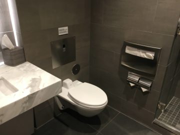 united polaris lounge los angeles dusche wc 1