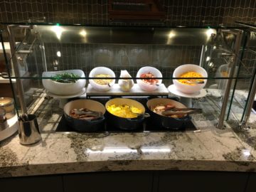 united polaris lounge los angeles fruehstuecksbuffet 7