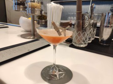 united polaris lounge los angeles paper plane drink