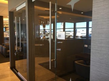 united polaris lounge los angeles telefon kabine 1