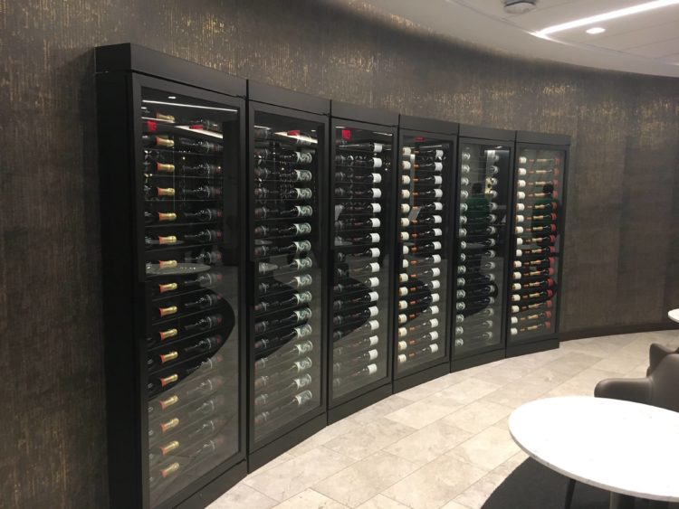 united polaris lounge los angeles weinregal 1