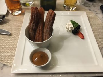 united polaris lounge los angeles zimt churros 1